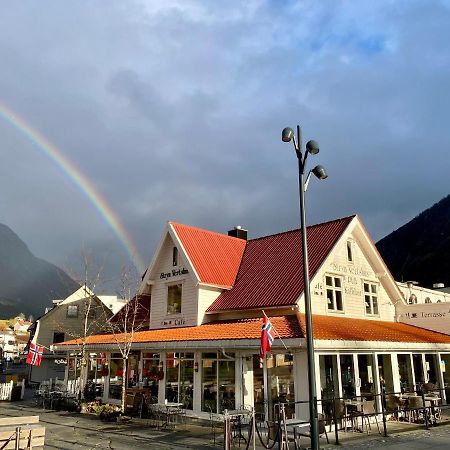 Stryn Kaffebar & Vertshus Экстерьер фото