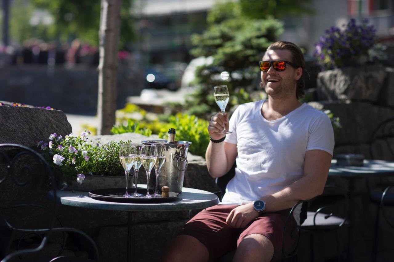 Stryn Kaffebar & Vertshus Экстерьер фото
