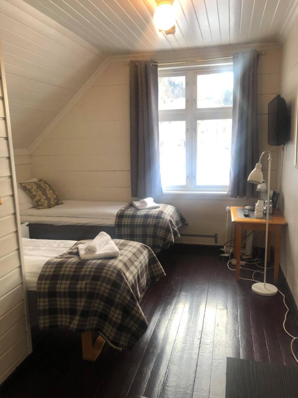 Stryn Kaffebar & Vertshus Экстерьер фото